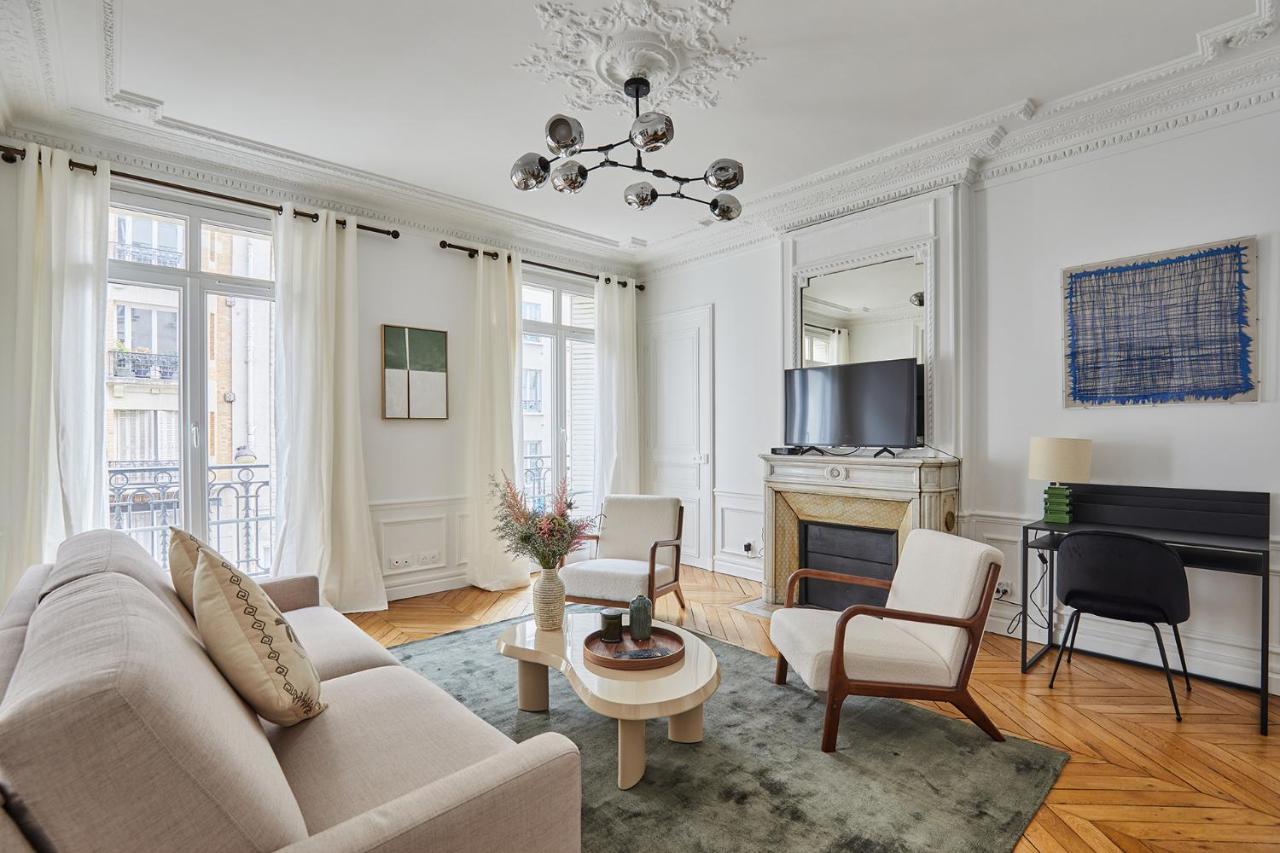 Center Of By Prestige Apartment *